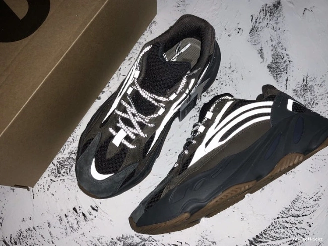 EG6860 v2 700 Geode Boost Yeezy Adidas 0707